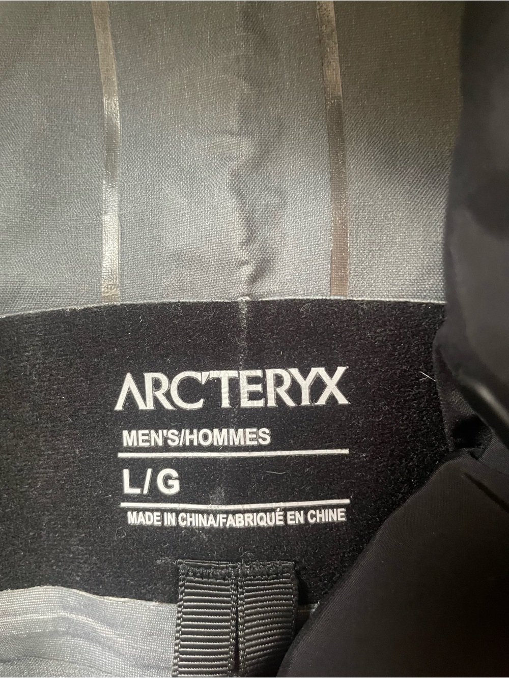 Arcteryx Alpha SV Jacket Size Large/L Great Condition Black and Gold - Picture 4 of 4